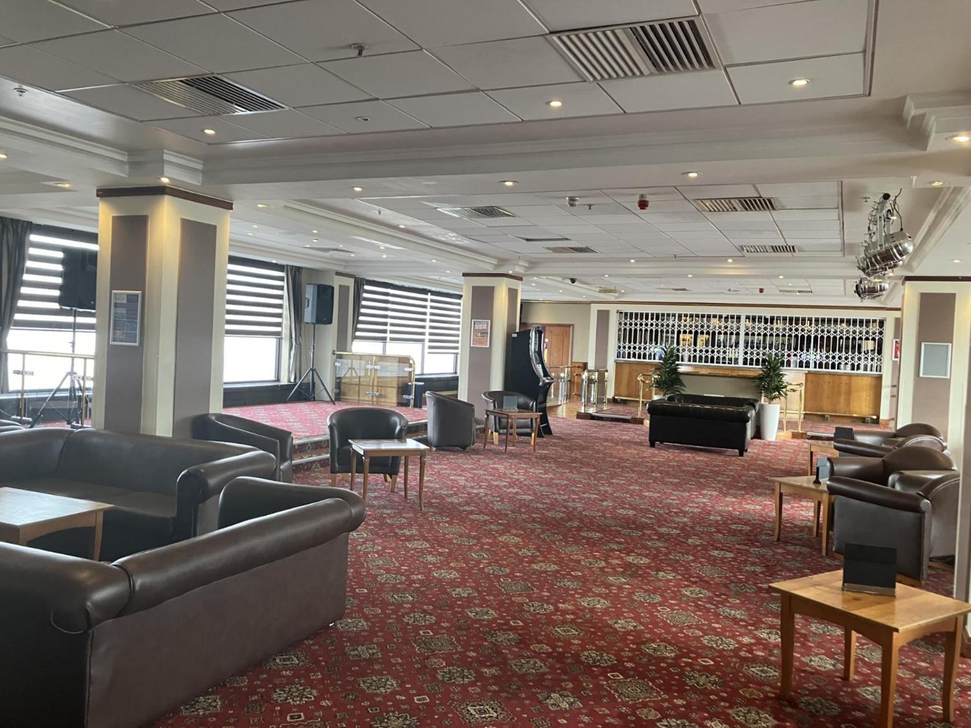 فندق غراند بلاكبول المظهر الخارجي الصورة The reception area of the hotel