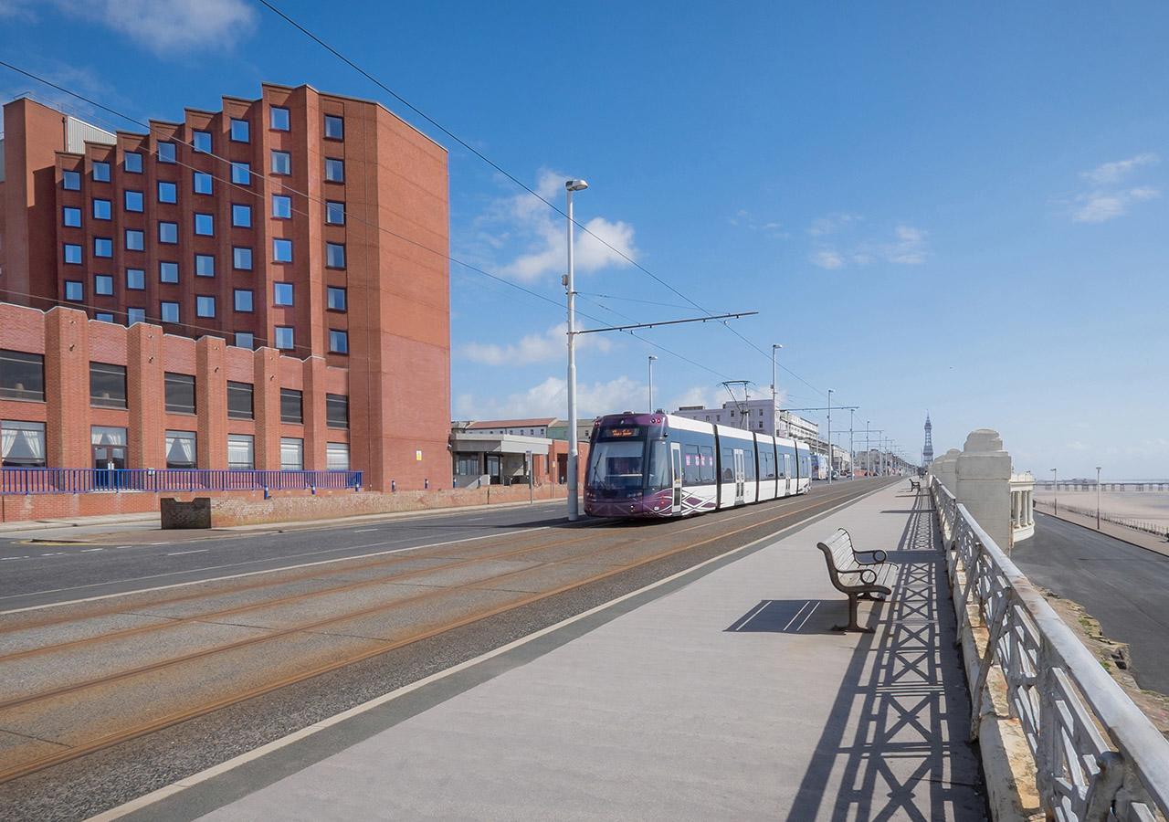 فندق غراند بلاكبول المظهر الخارجي الصورة Tram in Blackpool